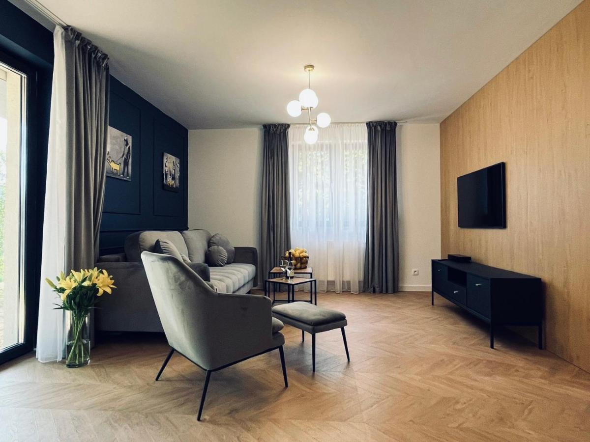 Apartamenty Maxa Czornyja 耶莱尼亚古拉 外观 照片