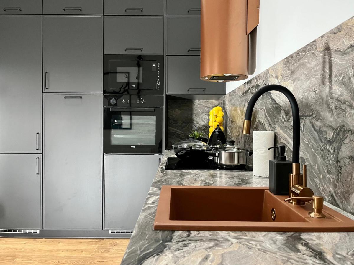 Apartamenty Maxa Czornyja 耶莱尼亚古拉 外观 照片