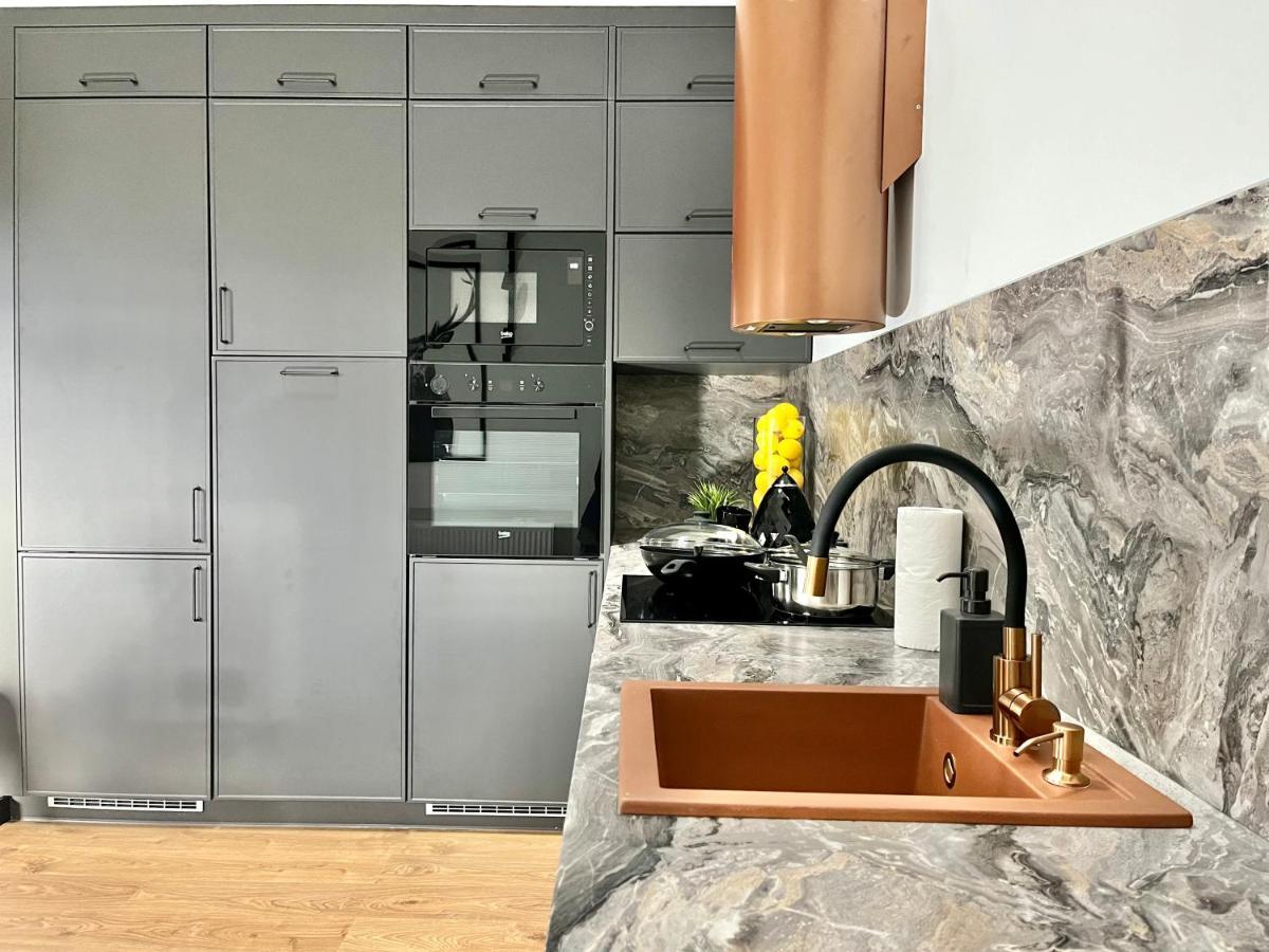 Apartamenty Maxa Czornyja 耶莱尼亚古拉 外观 照片